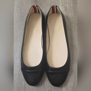 Womens Tommy Hilfiger Black Flat Professional Like New Size 8.5 Beautiful
